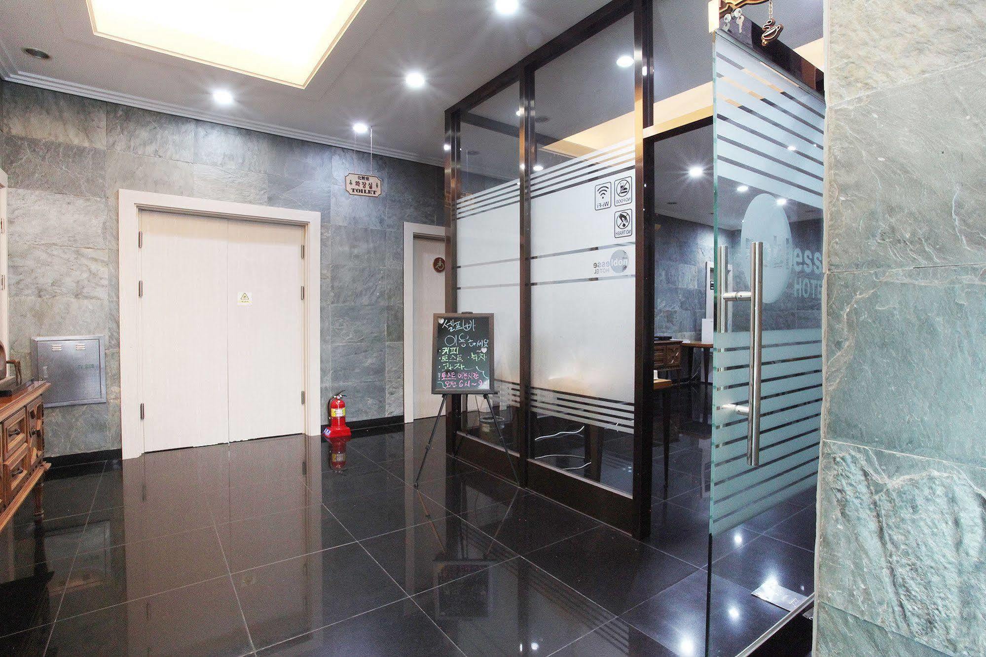 Noblesse Hotel Jeju Exterior foto